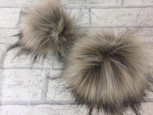 Pompon beżowy  10-12cm 
