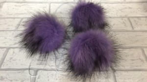 Pompon  fioletowy czarne końce  10-12cm   