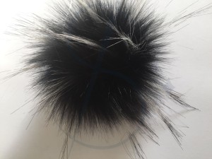 Pompon czarny z białymi końcami 10-12cm